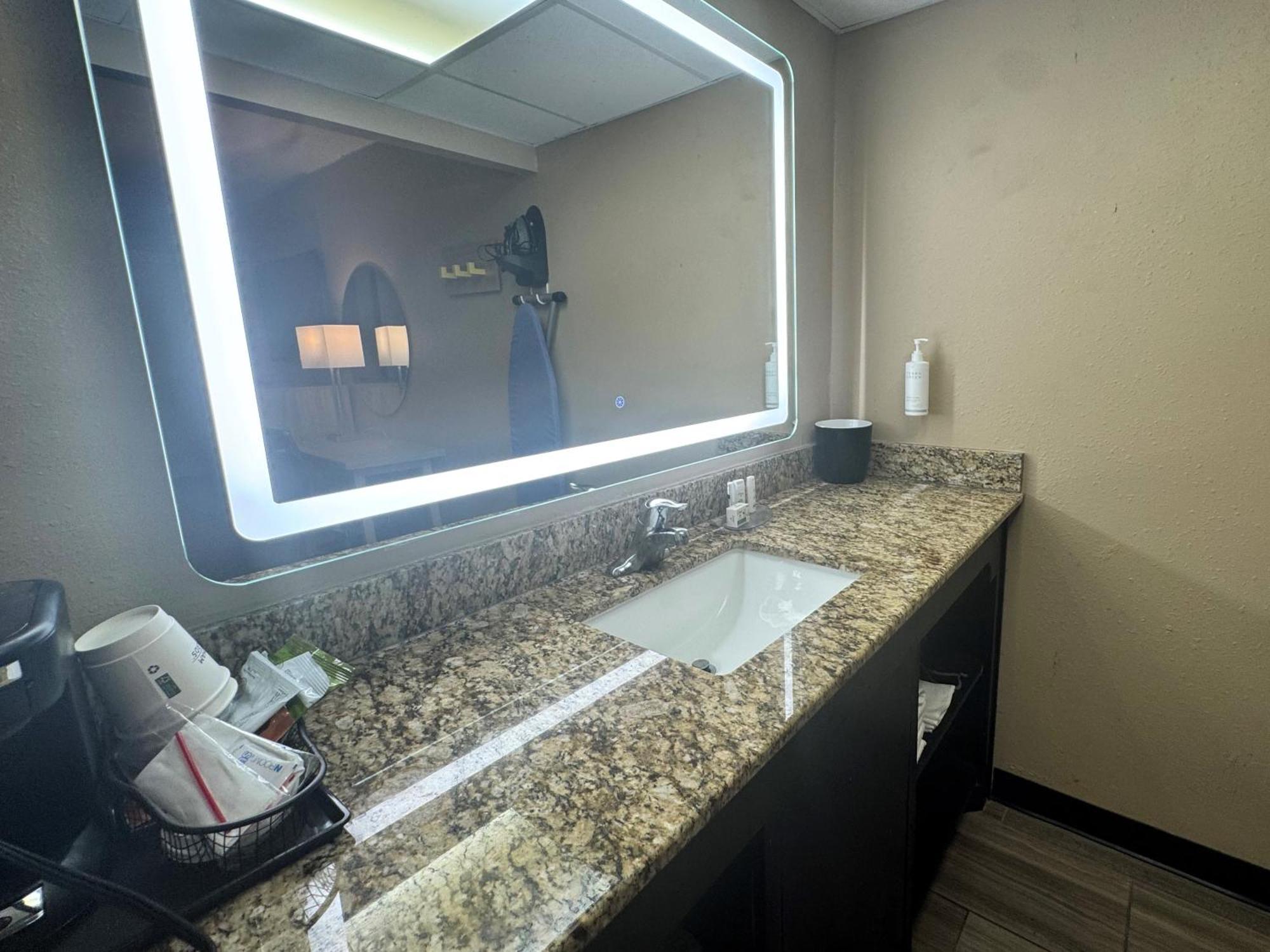 Super 8 By Wyndham Corpus Christi Airport Hotel Exterior photo