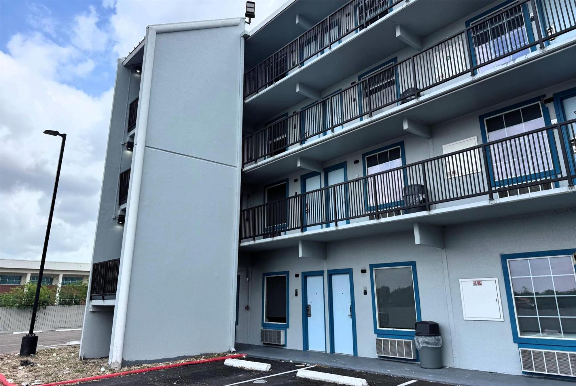 Super 8 By Wyndham Corpus Christi Airport Hotel Exterior photo