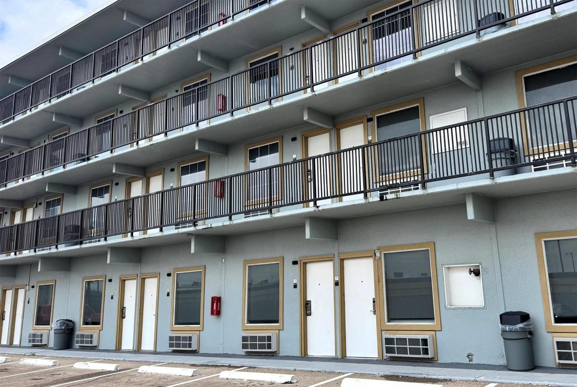 Super 8 By Wyndham Corpus Christi Airport Hotel Exterior photo